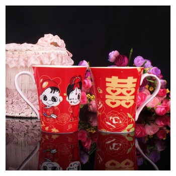 结婚用品结婚情侣对杯卡通杯陶瓷对杯伴娘回礼两小无猜反口杯