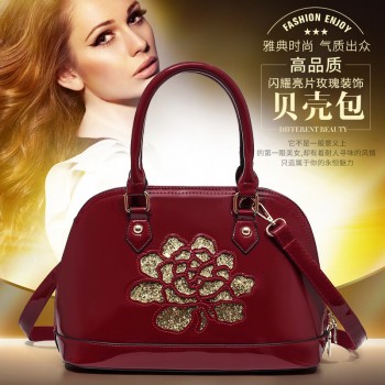 2017年新款女包漆皮亮片贝壳包韩版休闲刺绣时尚中国风手提包潮